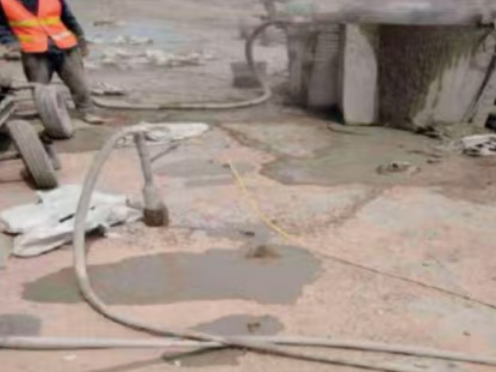 通化水泥混凝土路面板底注浆技术 路面脱空注浆整治方案